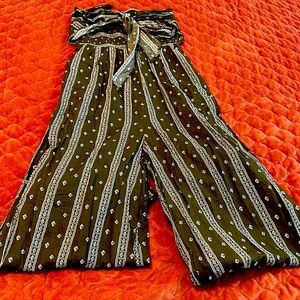 ^^Lulus^^ Green Romper